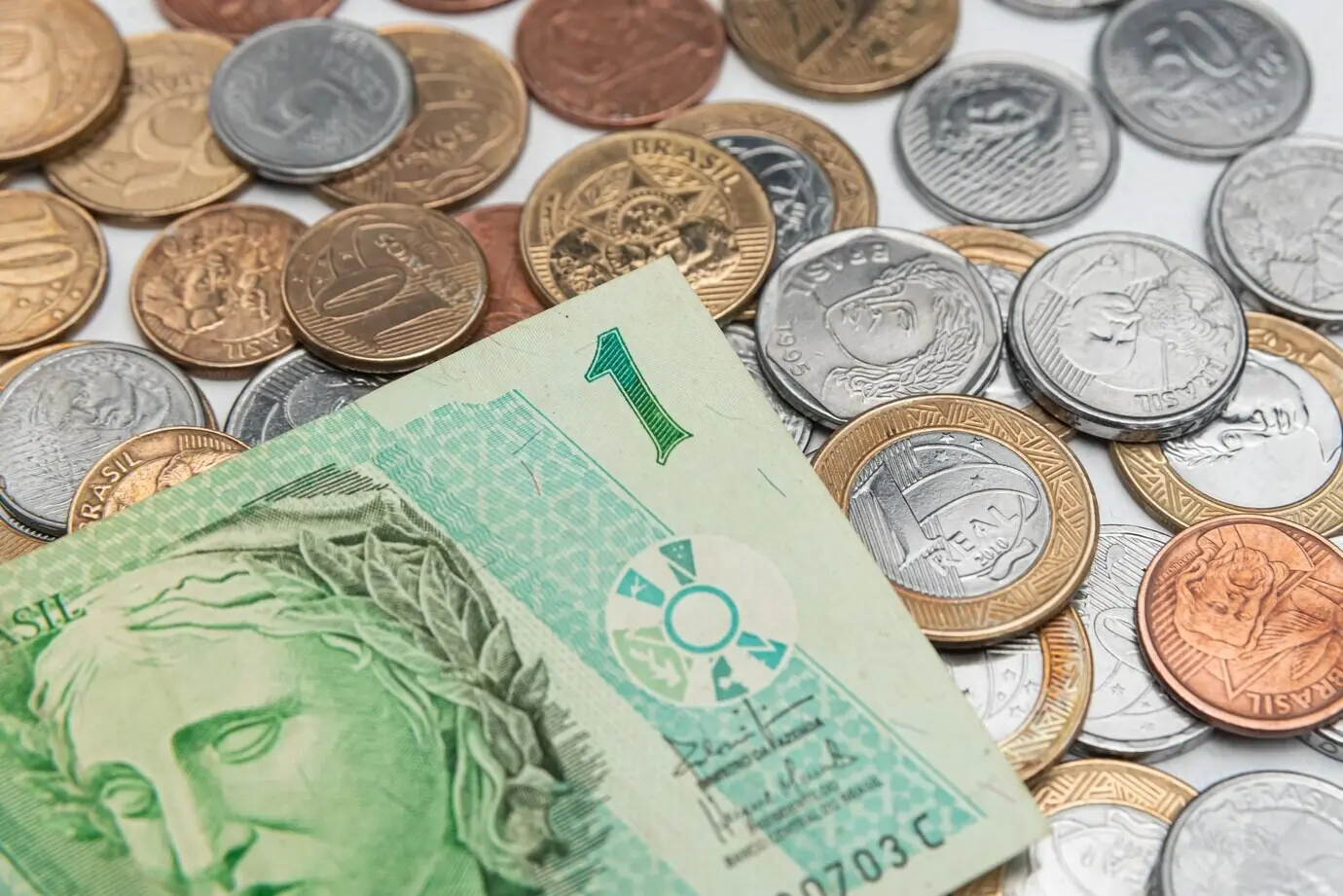 Geld – brasilianische Münzen – 1-Real-Banknote
