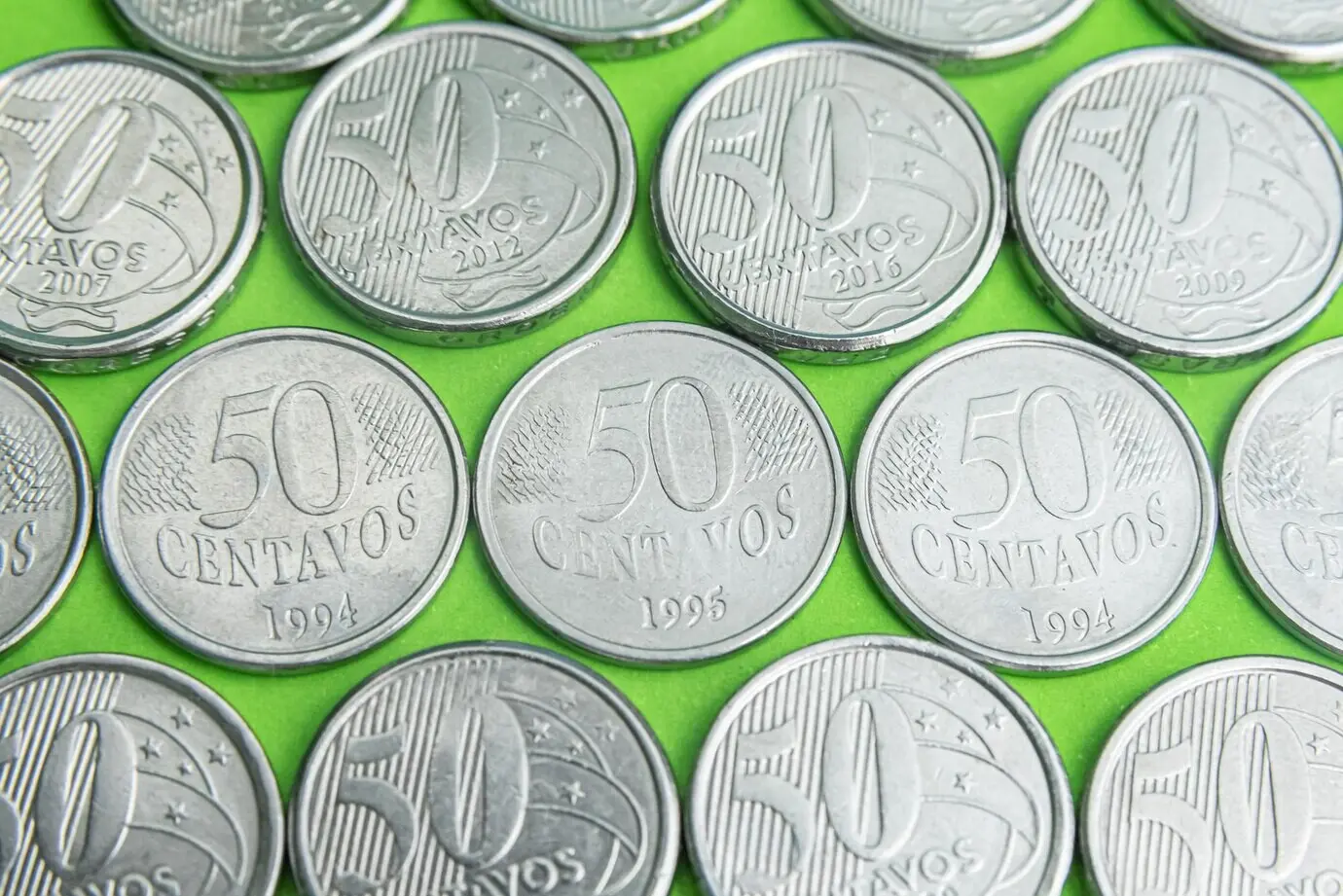 Geld: 50-Centavos-Münzen aus Brasilien